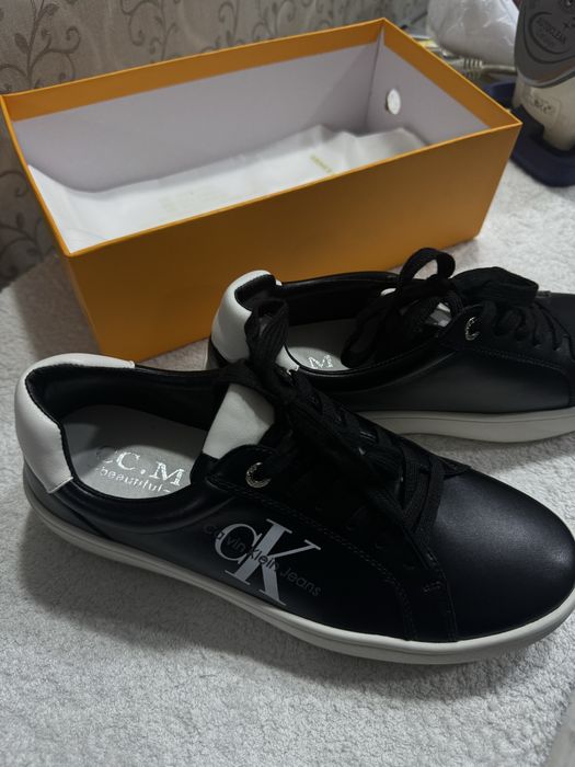 Кроссовки кожзам 39 размер, совершенно новые