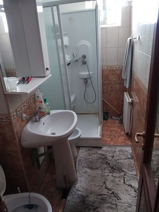 Vand apartament 3 camere
