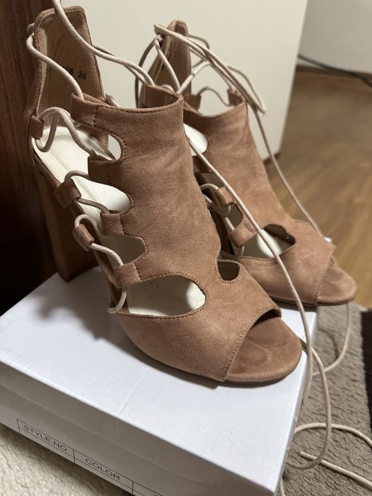 Сандали Бежови 39 номер