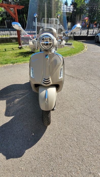 Vespa 310 GTS.       .