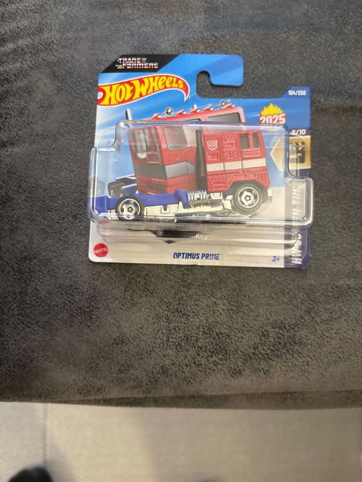 Hot wheels Optimus prime 2025 regular