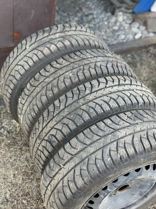 185/65/15 комплект зимних шин Bridgestone