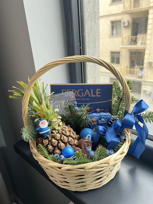 Подарочные сладкие  корзины /новогодние корзины