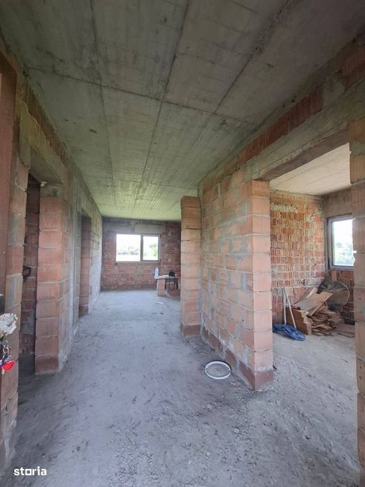 De vanzare Vila la rosu din caramida in apropiere de Roman,79.900 euro