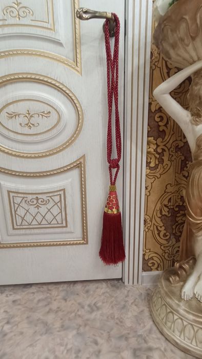 Продам две кисти прихватки для штор