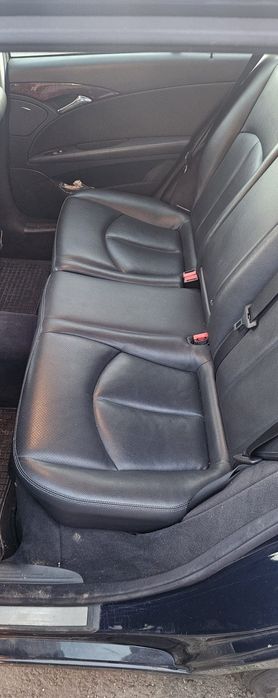 Vând Mercedes E class