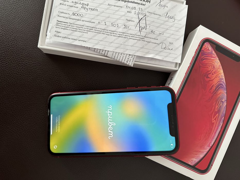 Продам IPhone XR в красном цвете