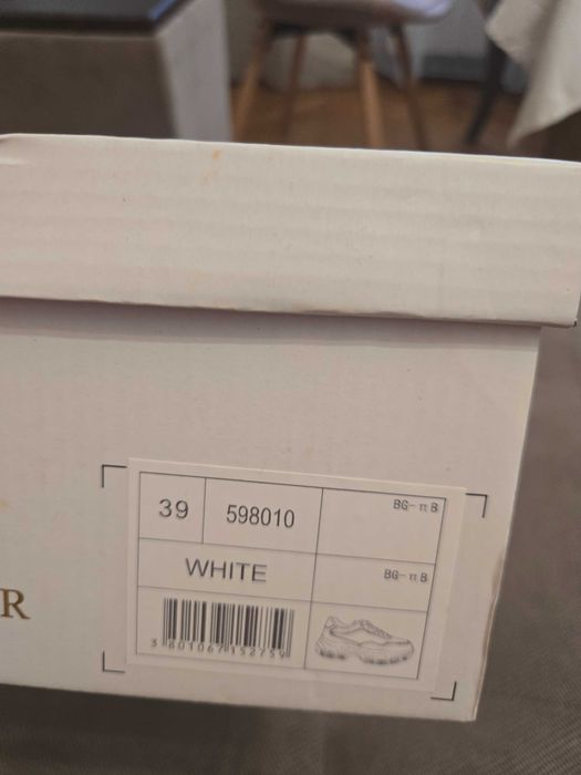 Нови маратонки 39