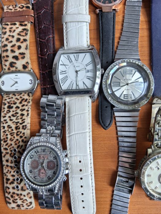Vand colectie ceasuri dama 25 buc