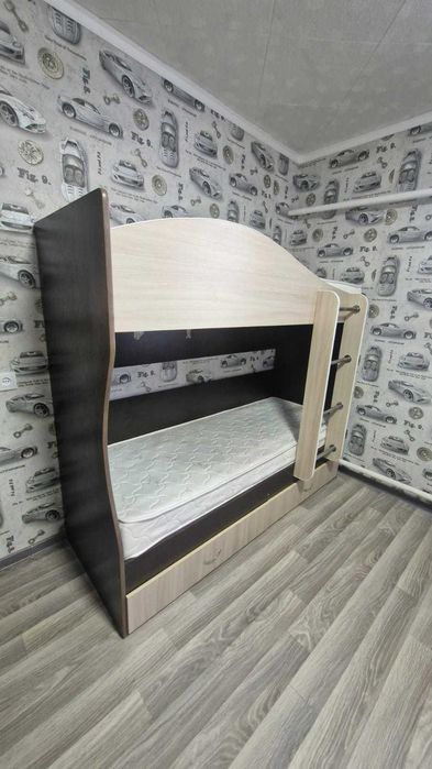 Двухъярусная кровать
