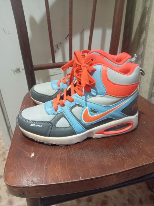 Продам кроссовки 40р.