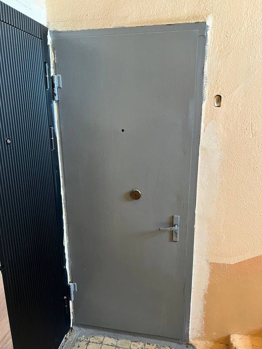 Продаётся железная дверь