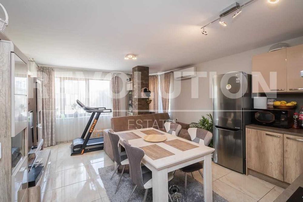 Луксозен тристаен апартамент в района на Конфуто/ Паркомясто в цената!