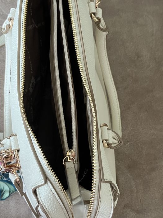 Нова чанта Anne Klein