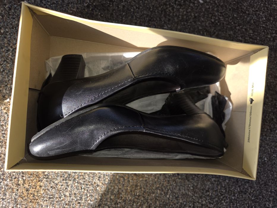 Pantofi damă negri clasici din piele – Mărimea 38 – Stare excelentă