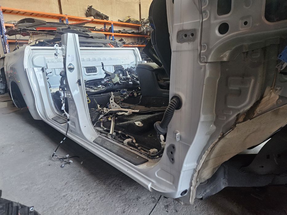 Ляв/десен праг за Toyota Hilux 2017-2025г