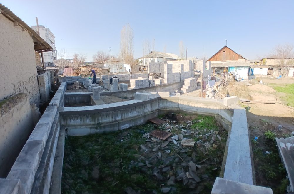 срочно Уй сотилади,газ свет сув  wi fi бор.