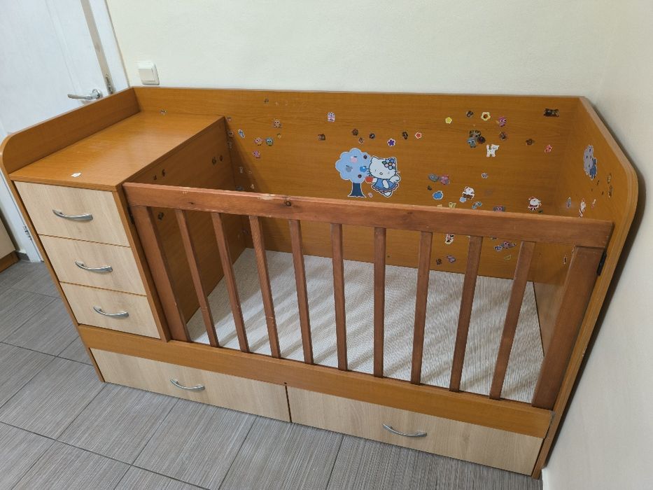 Детско легло 2 в 1 / Бебешка кошарка с чекмеджета