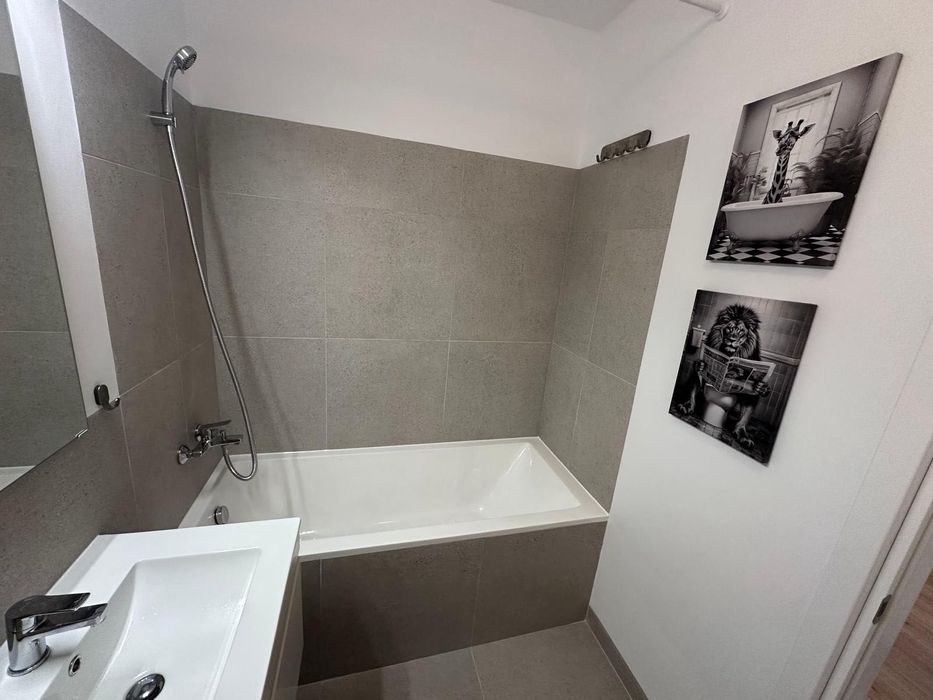 Inchiriez studio Silk District cu loc parcare 490€