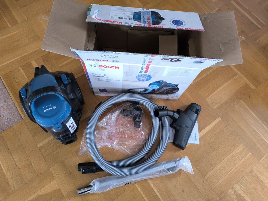 Нова прахосмукачка,само извадена за тест.