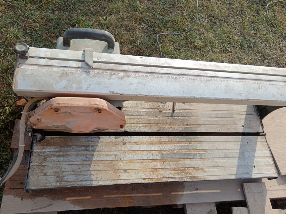 Vând mașină de tăiat gresie