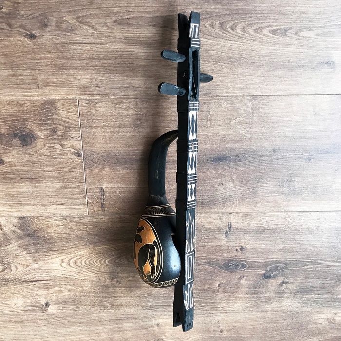 Декоративен музикален инструмент