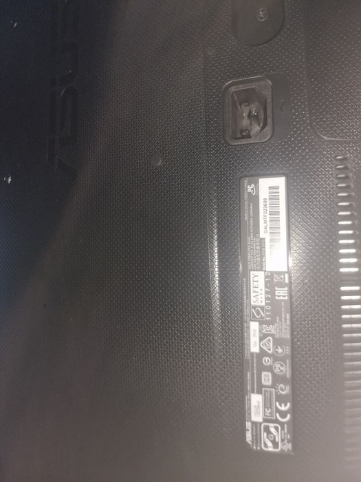 Монитор Asus 23 инча
