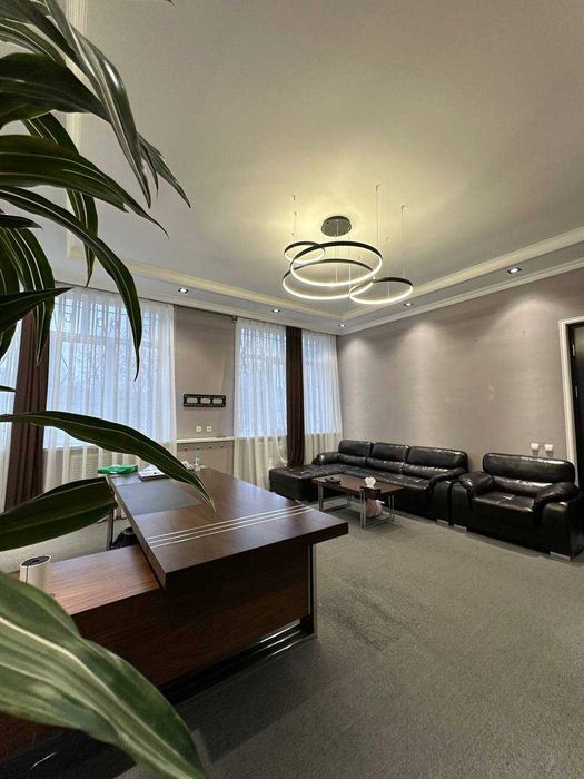 Офис Дом 7 кабинетов 400 кв.7 у.е кв.м Буюк Ипак Йули Ч."Салом"