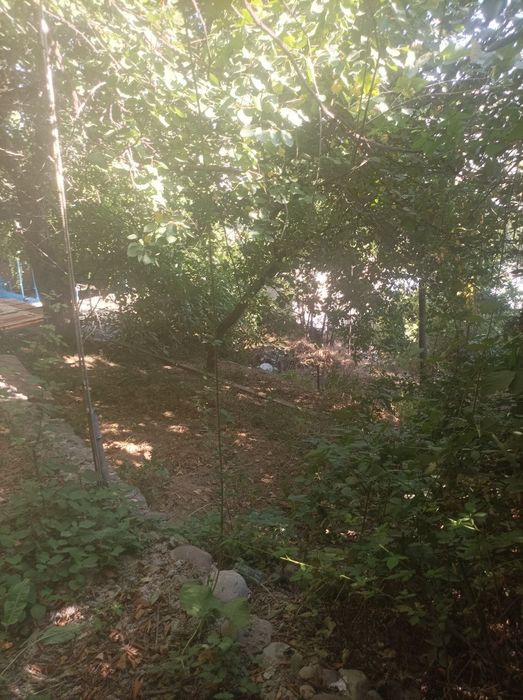 Чарвак участка сотилади 6,15 соток беш тут