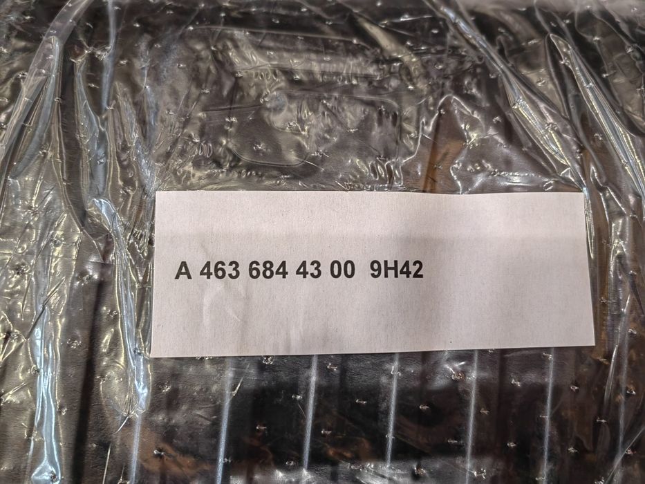 Продавам гумени стелки за Мерцедес бенц G class