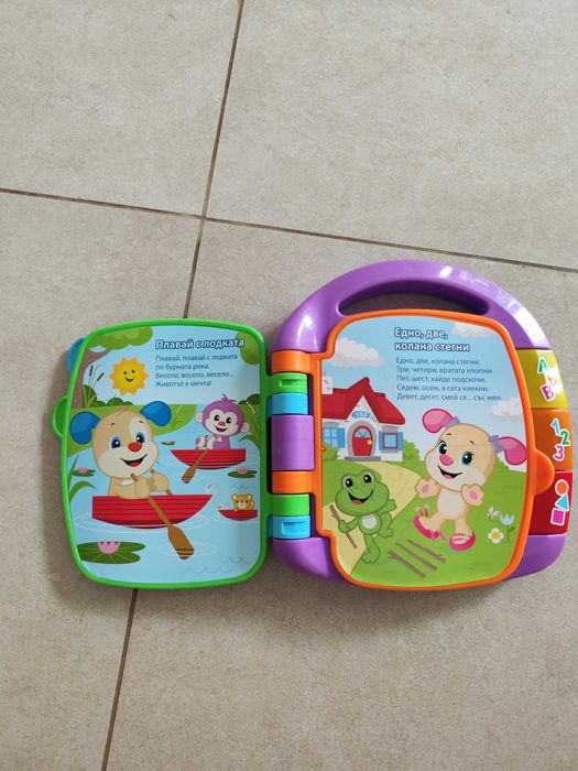 Образователни музикални книжки Fisher Price на български език. 2 броя.