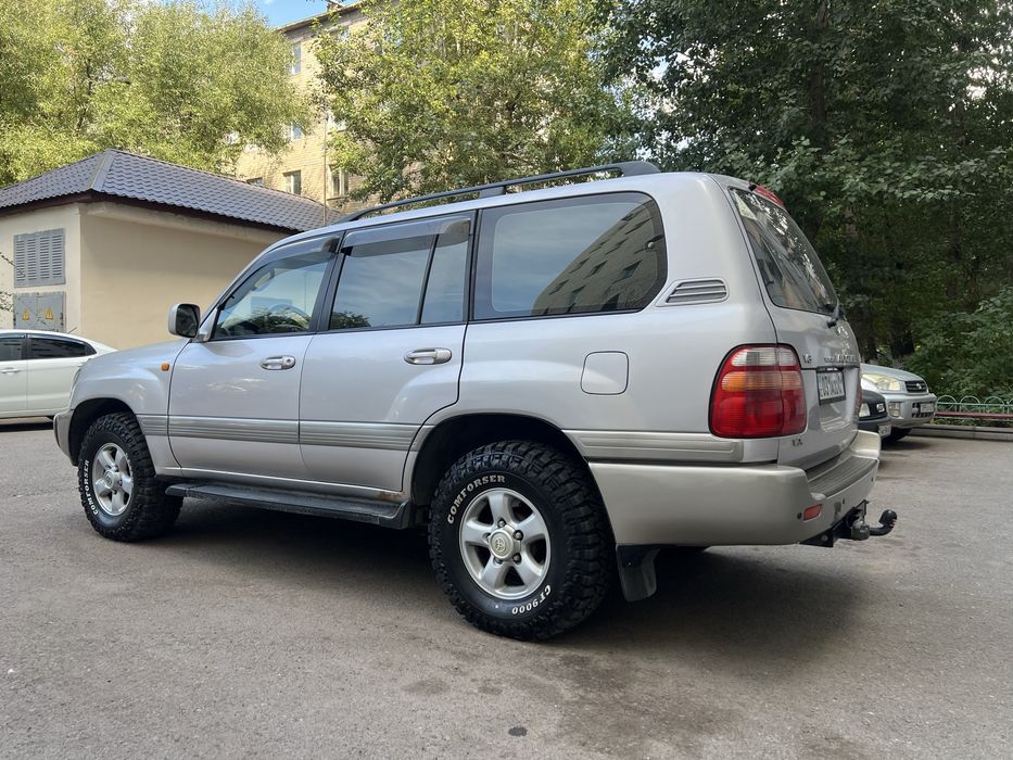Toyota Land Cruiser 100