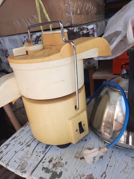 Соковыжималка " Бодрость "