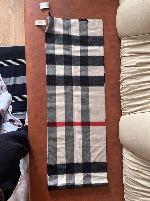 Eșarfă Burberry 100% Cashmere – Nouă cu etichetă, Made in Scotland