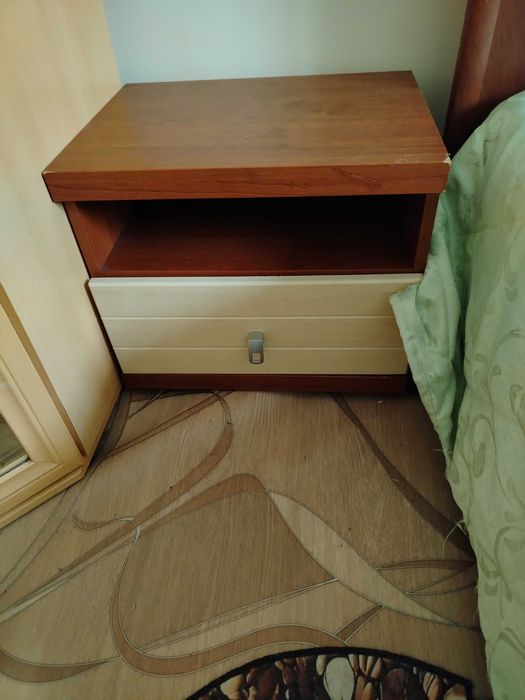 Кровать и 2 тумбы