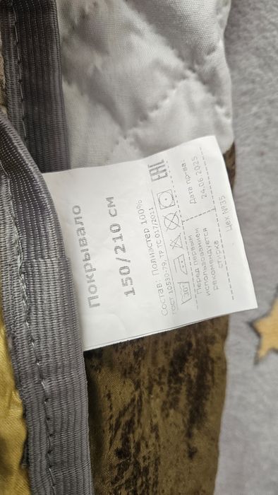 Покрывала 90/200 две штуки