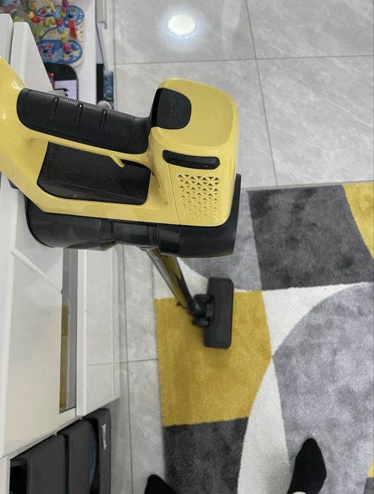 Вертикална Прахосмукачка Karcher, VC4