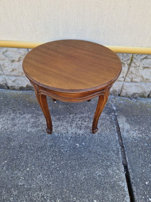 Красива антикварна френска масичка масив