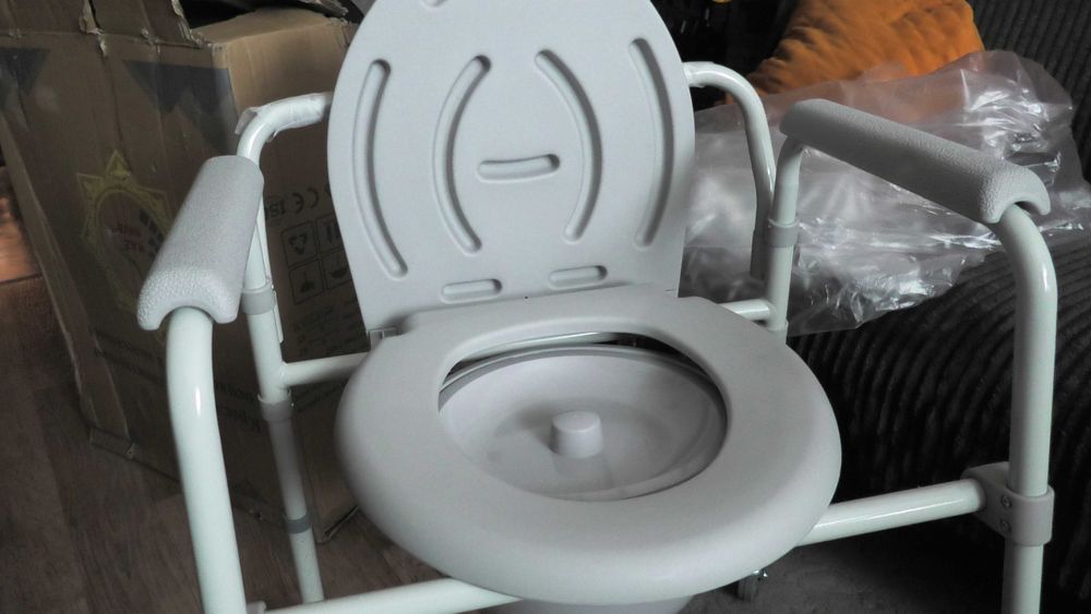 Кресло с санитарным оснащением