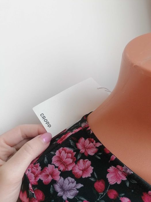 Красива рокля с рози