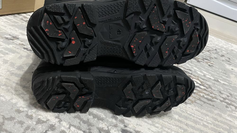 Новые сапоги , не разу не одевались размер 41