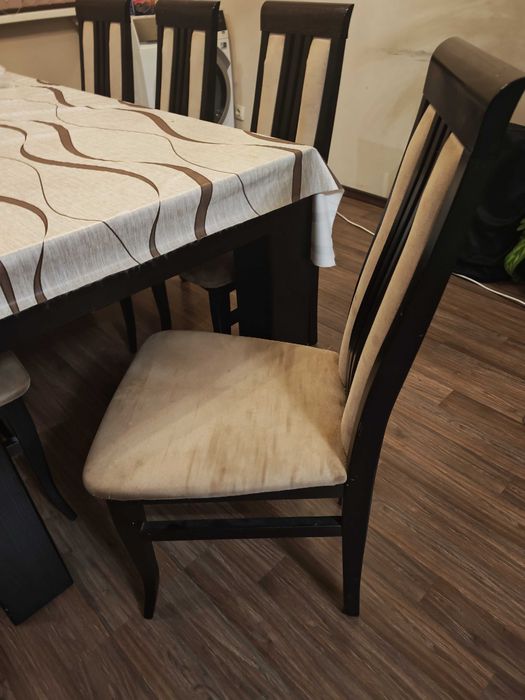 Трапезна маса с 8 стола