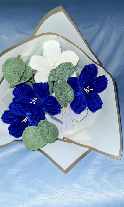 Buchet de flori din sârmă plușată