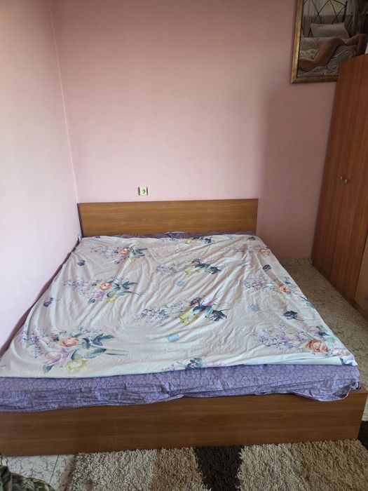 Спалня с матрак , гардероб и шкаф