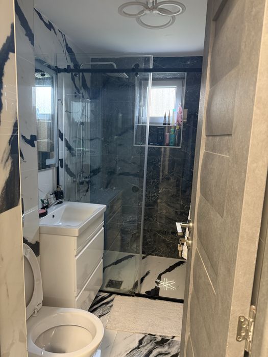 Inchiriez apartament