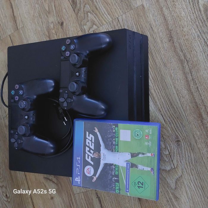 PS4 Pro 1 TB с два контролера