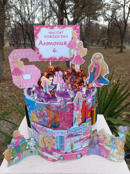 Торта от книжки и моливи