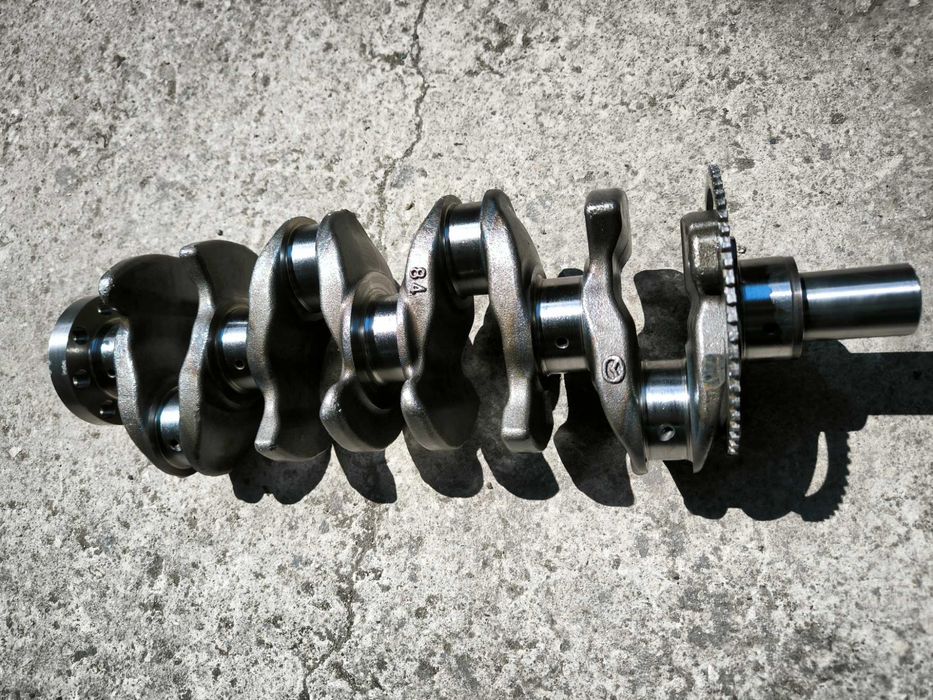 НОВ колянов вал за  MAZDA СХ5 СХ7