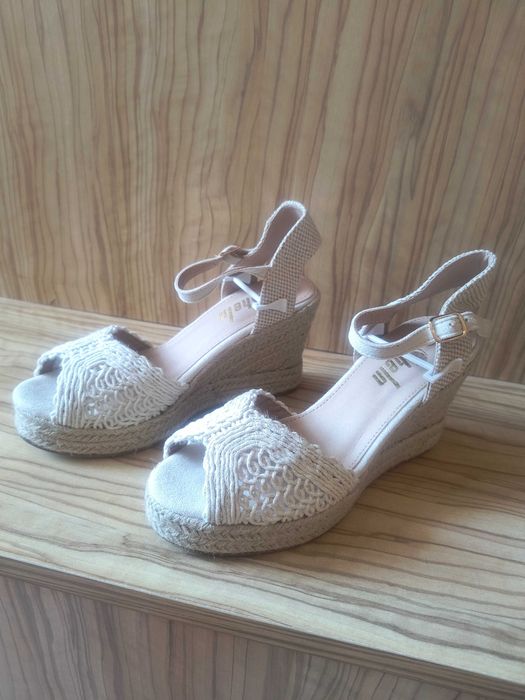 Много красиви сандали