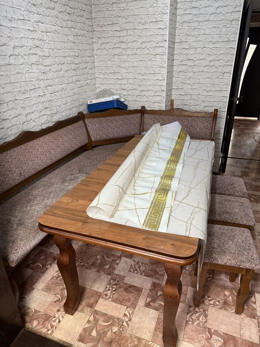 Стол стулья сандық